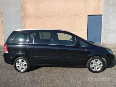 Usata Opel Zafira 125 CV (91 kW) 2011 Monovolume