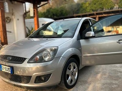 Usata Ford Fiesta 2007 Grigio Utilitaria