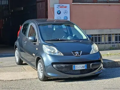 Usata Peugeot 107 68 CV (50 kW) 2008 Grigio Utilitaria