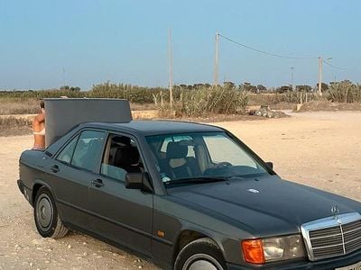 Usata Mercedes 190 94 CV (69 kW) 1989 Grigio Berlina