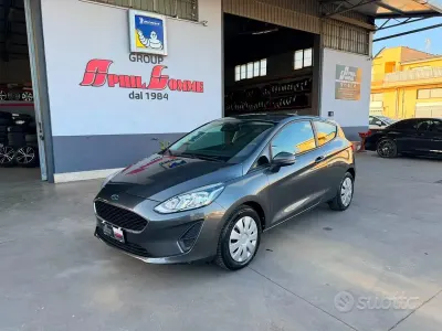 Usata Ford Fiesta 86 CV (63 kW) 2017 Grigio Utilitaria