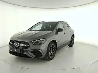 Nuova Mercedes GLA180 136 CV (100 kW) 2026 Rosso patagonia metallizzato m SUV