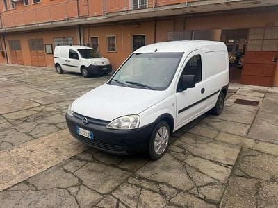 Usata Opel Combo 105 CV (77 kW) 2009 Bianco Monovolume