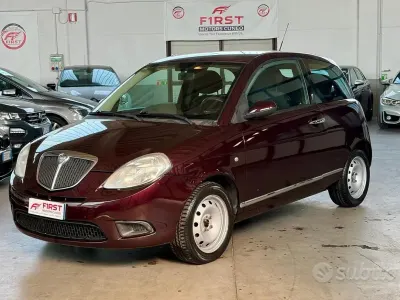 Usata Lancia Ypsilon 60 CV (44 kW) 2007 Viola Utilitaria