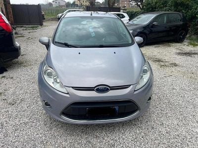 Usata Ford Fiesta Titanium 92 CV (67 kW) 2012 Grigio Utilitaria
