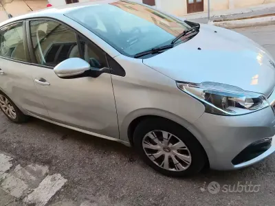Usata Peugeot 208 75 CV (55 kW) 2015 Grigio Utilitaria