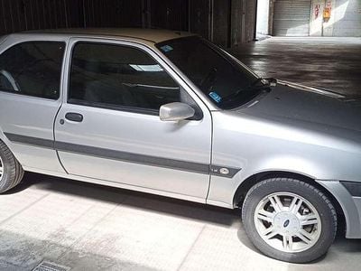Usata Ford Fiesta Zetec 75 CV (55 kW) 2001 Argento Berlina