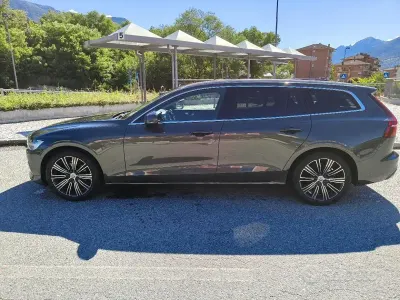 Usata Volvo V60 Inscription 150 CV (110 kW) 2019 Verde Station wagon