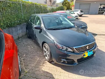 Usata Peugeot 308 Business-Line 131 CV (96 kW) 2020 Grigio Berlina