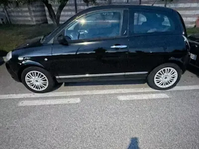 Usata Lancia Ypsilon 80 CV (58 kW) 2010 Nero Utilitaria