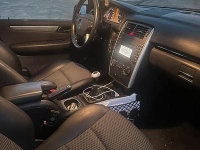 Usata Mercedes B200 140 CV (102 kW) 2009 Grigio Monovolume