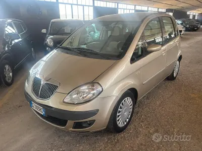 Usata Lancia Musa 95 CV (69 kW) 2006 Marrone Monovolume