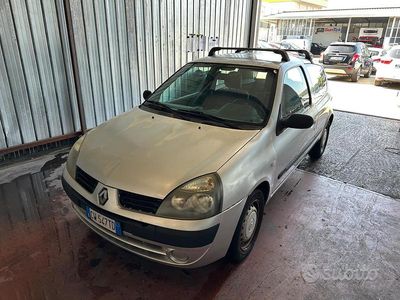 Usata Renault Clio II 75 CV (55 kW) 2005 Grigio Furgone