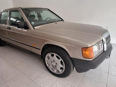 Usata Mercedes 190 122 CV (89 kW) 1988 Marrone Berlina