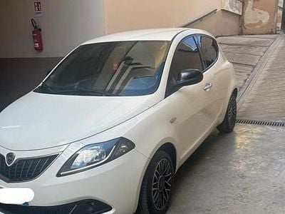 Usata Lancia Ypsilon Gold 95 CV (69 kW) 2018 Bianco Utilitaria