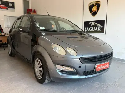 Usata Smart ForFour Passion 95 CV (69 kW) 2005 Grigio Utilitaria