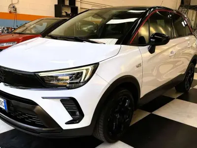 Usata Opel Crossland GS Line 110 CV (80 kW) 2023 White jade SUV