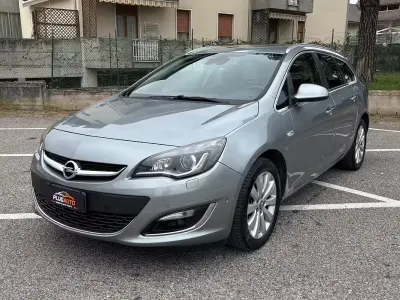 Käytetty Opel Astra Cosmo 110 HP (80 kW) 2015 Harmaa Farmari