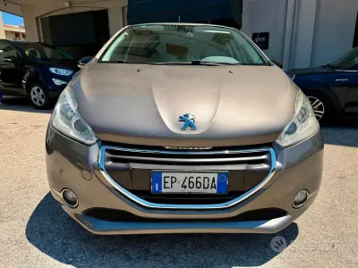 Usata Peugeot 208 Allure 82 CV (60 kW) 2012 Marrone Utilitaria