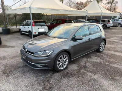 Usata VW Golf VII Highline 116 CV (85 kW) 2019 Argento Berlina