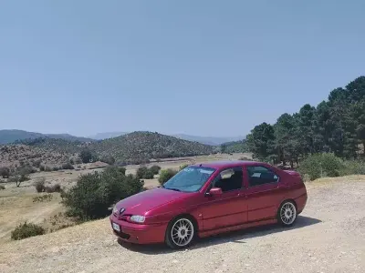 Usata Alfa Romeo 146 103 CV (75 kW) 2000 Rosso Utilitaria