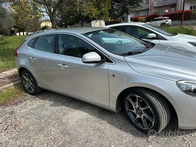 Usata Volvo V40 120 CV (88 kW) 2017 Grigio Berlina