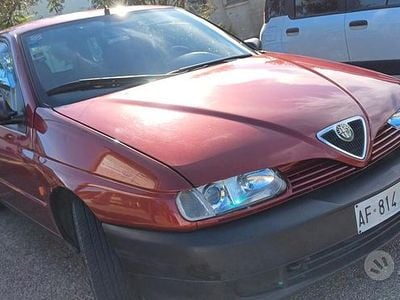 Usata Alfa Romeo 145 90 CV (66 kW) 1995 Rosso Utilitaria