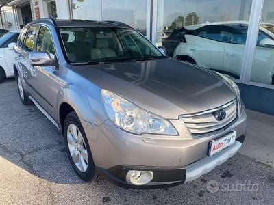 Usado Subaru Outback Trend 163 CV (119 kW) 2011 Gris Familiar