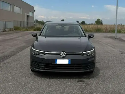 Usata VW Golf VIII Life 90 CV (66 kW) 2022 Grigio Berlina