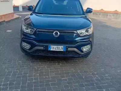 Usata SsangYong XLV 115 CV (84 kW) 2017 Blu SUV