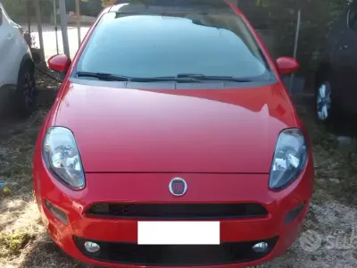 Usata Fiat Punto Lounge 95 CV (69 kW) 2013 Rosso Utilitaria