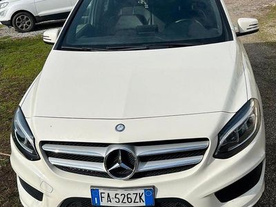 Begagnad Mercedes B180 Premium 109 HK (80 kW) 2015 Vit Minibuss