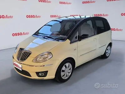 Usata Lancia Musa 120 CV (88 kW) 2008 Beige Monovolume