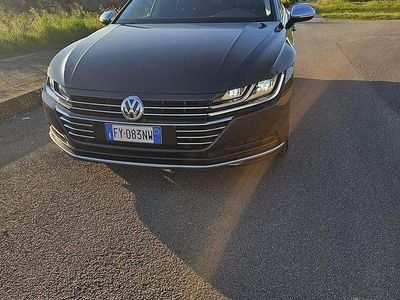 Usata VW Arteon 190 CV (139 kW) 2019 Grigio Utilitaria
