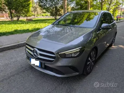 Usata Mercedes B180 Business 136 CV (100 kW) 2021 Grigio Utilitaria
