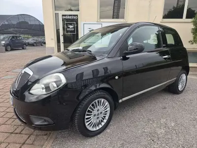 Usata Lancia Ypsilon 69 CV (50 kW) 2011 Nero Utilitaria