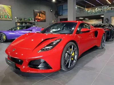 Nuova Lotus Emira 405 CV (297 kW) 2026 Vivid red Coupé