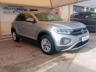 Usata VW T-Roc Life 150 CV (110 kW) 2024 Grigio SUV
