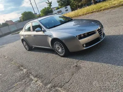 Usata Alfa Romeo 159 Distinctive 150 CV (110 kW) 2006 Grigio Berlina
