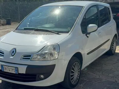 Usata Renault Modus Night&Day 101 CV (74 kW) 2011 Bianco Monovolume
