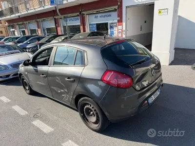 Käytetty Fiat Bravo Dynamic 105 HP (77 kW) 2009 Harmaa Viistoperä