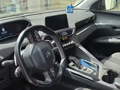 Usado Peugeot 5008 2019 Negro SUV