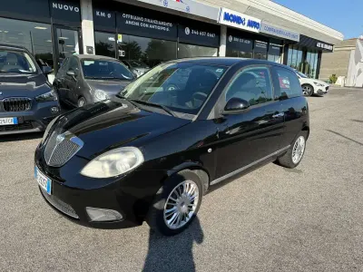 Usata Lancia Ypsilon 69 CV (50 kW) 2011 Nero Utilitaria