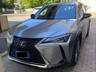 Usata Lexus UX 300e 56 kW (77 CV) 2022 Bronzo SUV