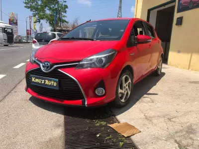 Usata Toyota Yaris 73 CV (53 kW) 2017 Rosso Berlina