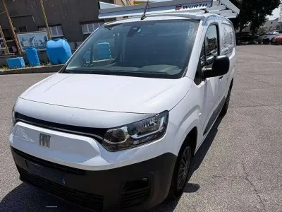 Usata Fiat Doblò 131 CV (96 kW) 2023 Bianco Monovolume