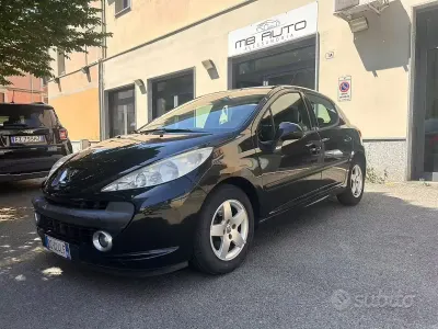Begagnad Peugeot 207 88 HK (64 kW) 2007 Svart Halvkombi