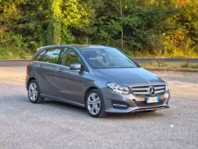 Usata Mercedes B180 Premium 109 CV (80 kW) 2016 Marrone Utilitaria