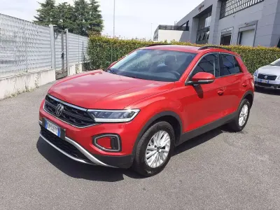 Usata VW T-Roc Life 110 CV (80 kW) 2023 King red SUV
