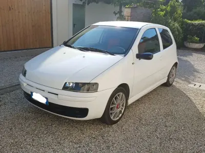 Usata Fiat Punto 80 CV (58 kW) 2001 Utilitaria